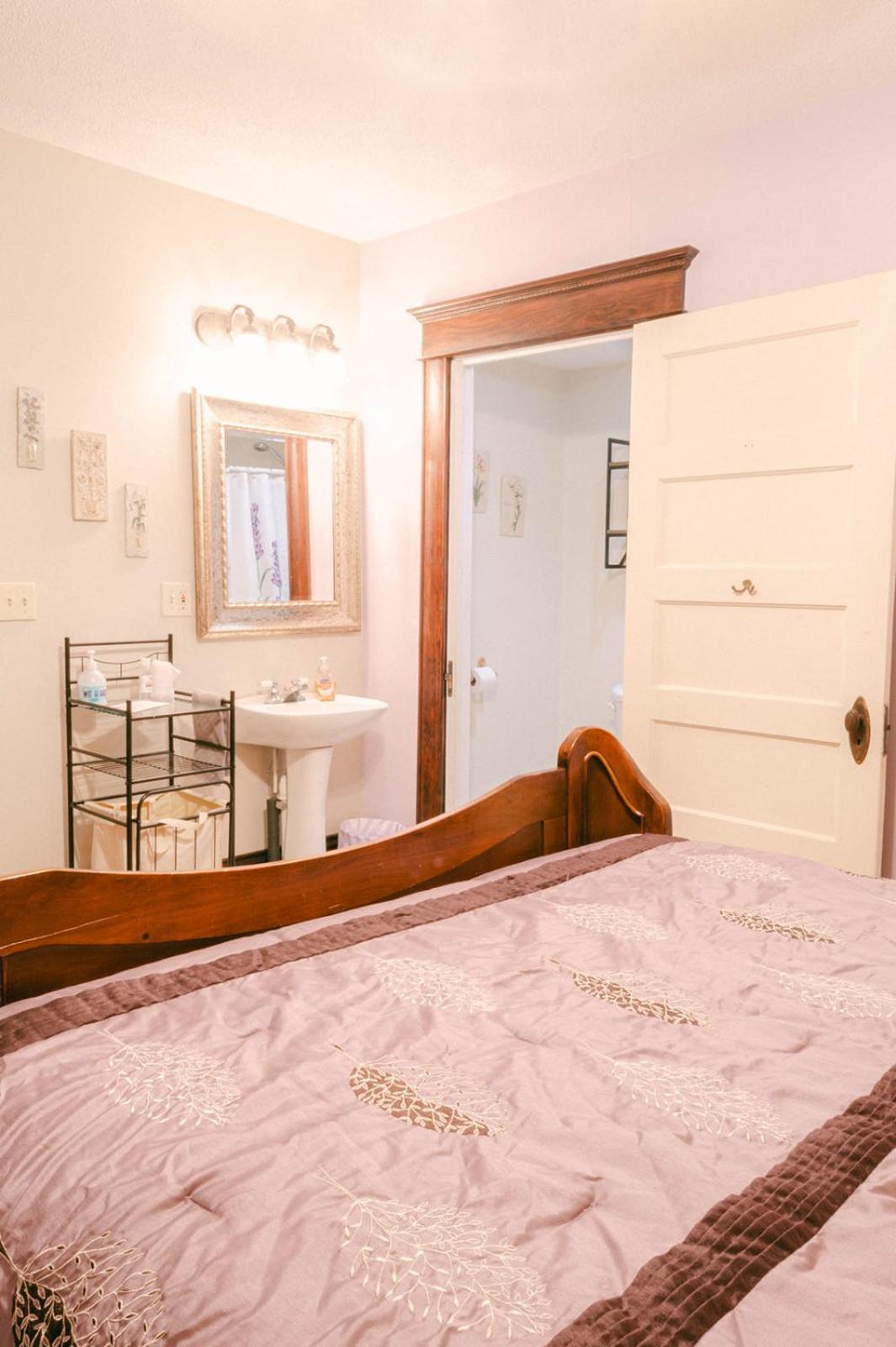 Bed and Breakfast The Wolf Manor Ellinwood Zewnętrze zdjęcie